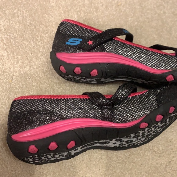 Sketchers new girl shoes - Picture 3 of 5